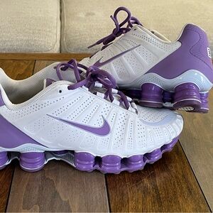 Nike Shox women’s size 8 white Purple Athletic Shoes with Shock-Absorbing Heel